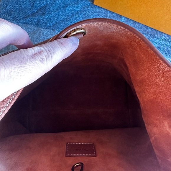 Louis Vuitton Low Key Hobo PM - Picture 11 of 14